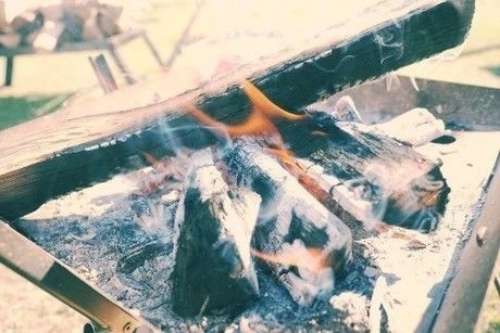 燃えている焚き火