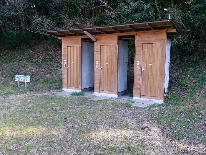 タンポポサイトのトイレの外観