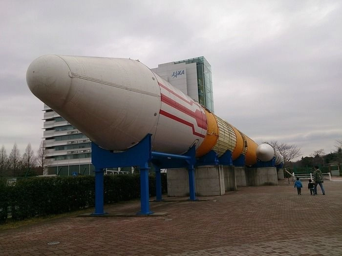 JAXA筑波宇宙センター内の本物のロケットエンジン