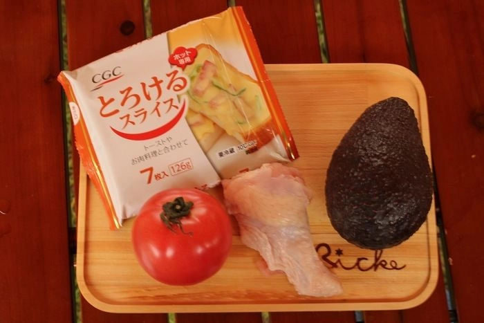 まるごとトマトのホイル焼きの材料