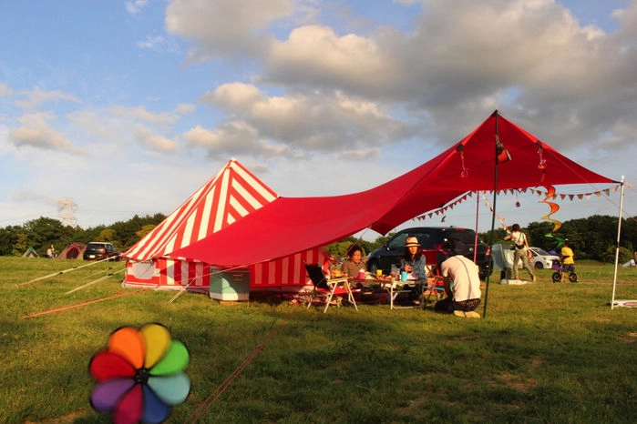 ザ グラムキャンピングのテント、econds strawberries and cream bell tent
