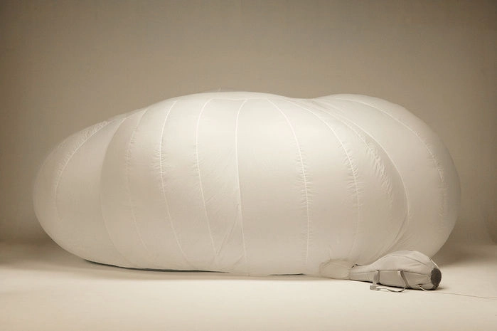 膨らんだ雲形テントのCloud