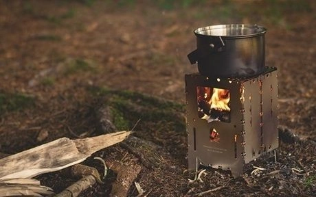 ポータブルウッドストーブが便利すぎる お手軽に焚き火を楽しもう キャンプ アウトドア情報メディアhinata