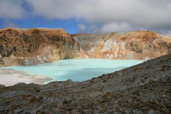 草津白根山の湖