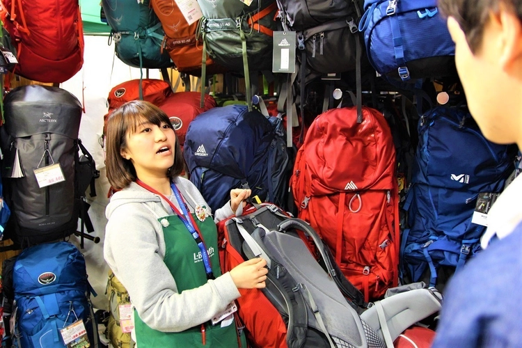 リュックマイスターがあなたにぴったりを選ぶ エルブレス新宿でお出かけ準備 3ページ目 キャンプ アウトドア情報メディアhinata