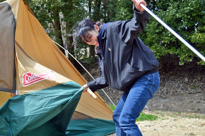 どんなテントも1人で設営 コールマンの最新テントに搭載の アシストクリップ が有能すぎる キャンプ アウトドア情報メディアhinata