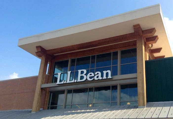 L.L.Beanの店舗外観ロゴ
