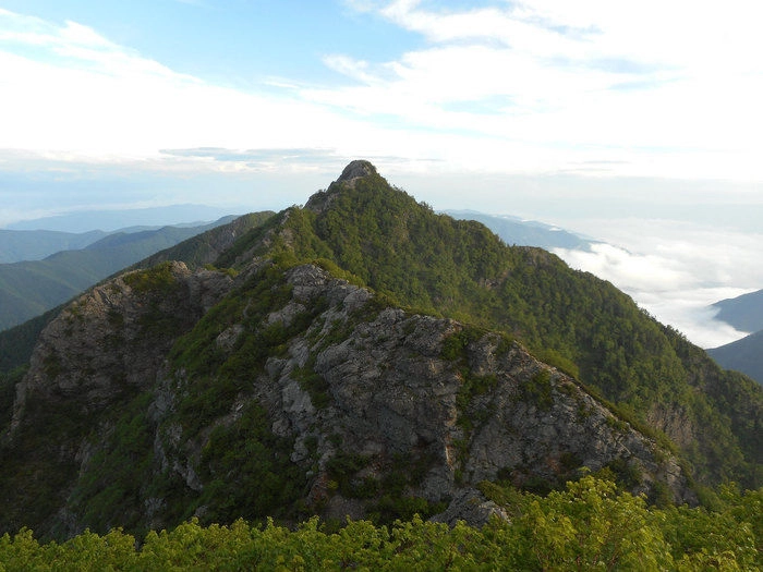 鋸山の外観