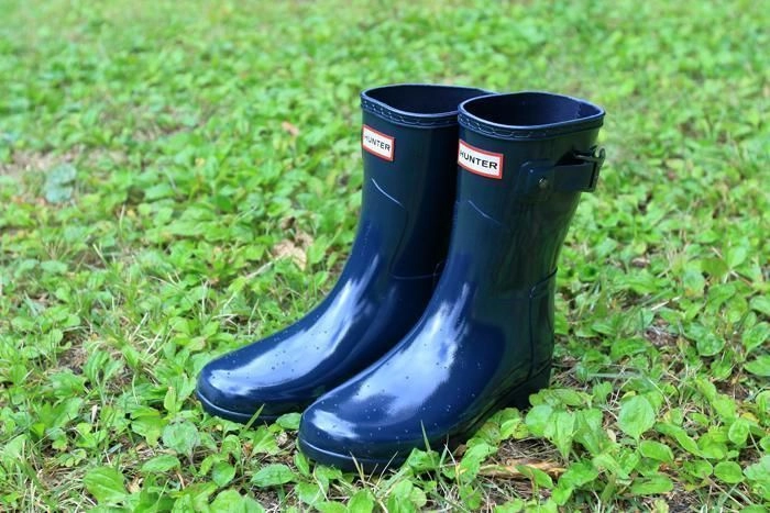 地面に置かれたハンターの長靴