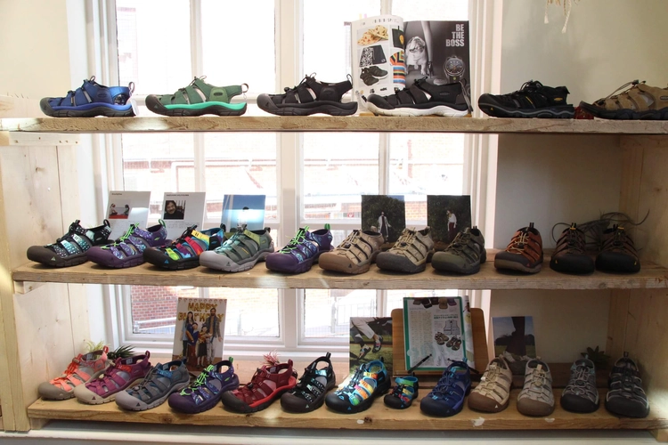 タウンユースも 可愛いアウトドアシューズ厳選5選 キャンプ アウトドア情報メディアhinata