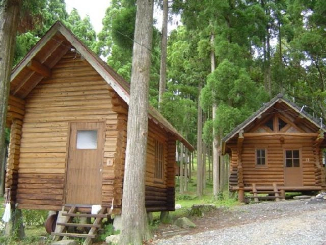 山中キャンプ場のログハウス