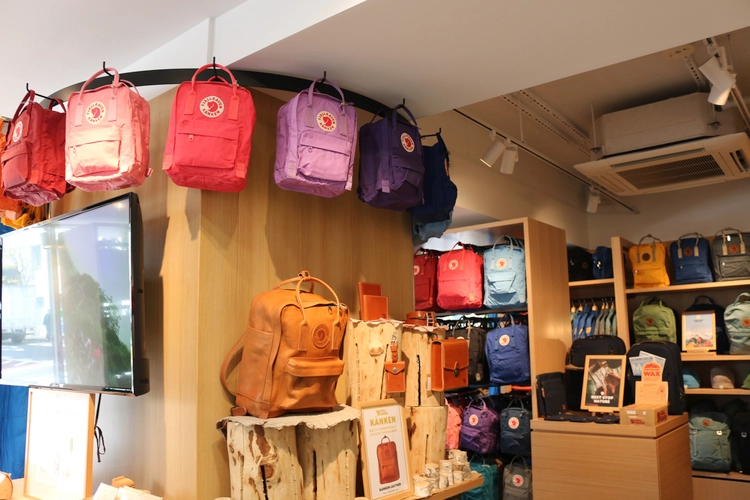 原宿のアウトドア激戦区にfjallravenの旗艦店がオープン カンケンバッグも勢揃い キャンプ アウトドア情報メディアhinata