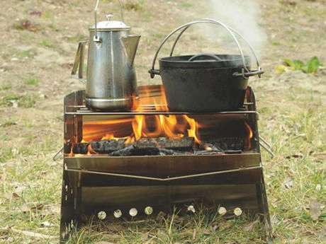 ユニフレーム　薪グリル焚火台 ユニフレームの隅っこ族な焚き火台「薪グリル」を”オヤジ”に使って