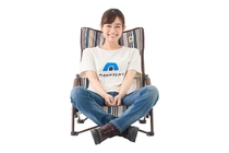 あぐらをかけるローチェア！焚き火の暖かさに包まれる「KAGURA