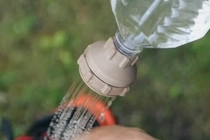 100均のペットボトルシャワーとは別モノ。キャンプで「使いやすい」を追求した本気ギア