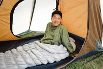 マミー型シュラフは窮屈？定説くつがえすホールアースの新作シュラフを徹底レビュー