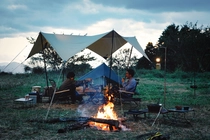 焼酎お湯割り論争が勃発！？「おつまみ重視」派vs「酒器こそ全て」派の「キャンプ酒の本当においしい飲み方」プレゼンバトル