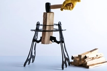 本格メタルブランドの真骨頂！トリパスプロダクツのギアハンガーになる薪割り台が焚き火を変える！