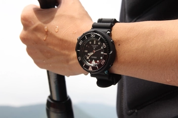 SUPで検証！アウトドアで使う時計に防水機能は必要！？