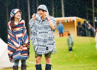 もはや雨が待ち遠しい!「KiU」のおしゃれレインアイテムで、雨の日のフェスも盛り上がろう!
