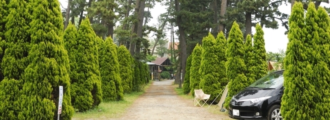 相模湾に沈む夕日をながめながらバーベキューを楽しめるなみのこ村