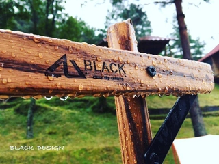 木製のランタンハンガーが大人気!「BLACK Design」のウッドギアに注目
