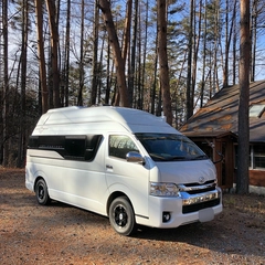 ハイエースで車中泊キャンプライフ!カスタム自在で自分だけの空間を