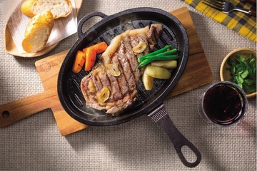 「これはハマる!」スキレットで絶品ステーキを!初心者でもおいしく焼き上げるコツ!