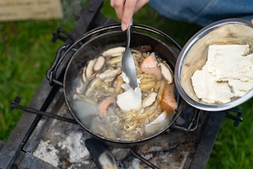 味噌と鮭が絶妙な味わい！山形県の粕汁作りに挑戦【ゼビオの#ひなたごはんチャレンジVol.5】