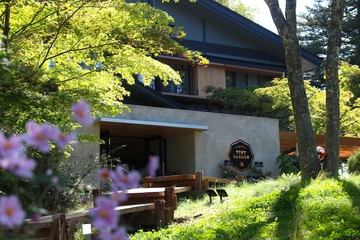 アーバンリサーチがキャンプ施設「TINY GARDEN 蓼科」をオープン。新たなライフスタイルの提案とは？