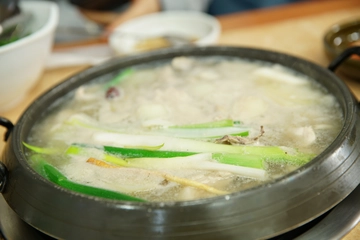 hinataのキャンプ料理人に聞く!ほろほろの丸鶏が口で溶ける「タッカンマリ」のHOW TO