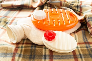 寒い冬の強い味方!キャンプでも自宅でも使える湯たんぽ