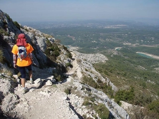 ミニマリズムなアウトドアウェアが揃う「フーディニ」7選