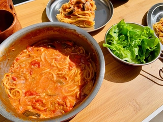 お鍋ひとつで簡単! おうちでもキャンプでもおいしい「ワンポットパスタ」に家族で挑戦