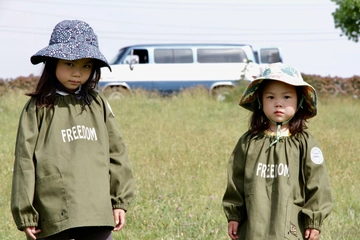 がしがし使えるアウトドア用のスモック!T.S.L CUBのちょっと大人な子供服