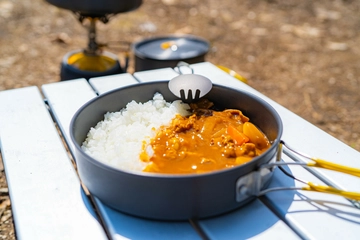 暑い夏こそ食べたい!旨辛グルメで飯ごう炊きのご飯がもっとおいしくなる!