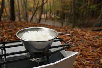 お米マイスターが料理ギアを解説！最後は最近話題の「シェラカップ炊飯」【究極キャンプ炊飯vol.5】