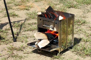 火起こし、調理、BBQまで対応する焚き火台。アウトドアマンからユーザー目線の万能新作