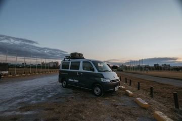 移動するホテル！？キャンピングカーレンタル「ドリームドライブ」の新作バンでアウトドアが広がる！