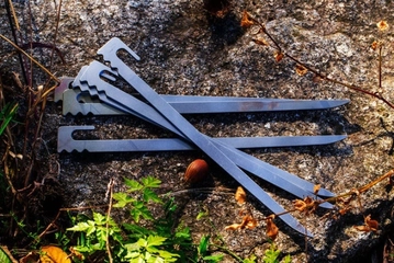 Makuakeで話題となった衝撃の日本刀ペグ「打刀」。28cmの新バージョンが登場！