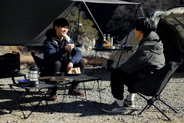 武骨な「ブラックサイト」作りに挑戦！男同士のキャンプはとびきり男クサく