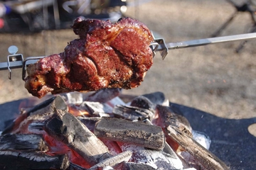 手放し調理で焦げ知らず。自動に回転して肉も魚も焼いてくれるBBQ道具が予想以上だった!