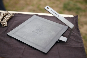 厚さ6mmで実現する極上肉体験。「鉄板戦国時代」を制する匠製作所KOKOROの一枚