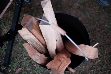 薪の種類や焚き火に必要な量、調達方法を知ろう【日本ブッシュクラフト協会理事監修】