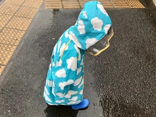 ノースフェイスの優秀レインポンチョで梅雨を乗り切る!