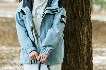 春服と夏服の間に、雨服。女の子の気分をあげる5着のレインウェアとは?〜レディース編〜