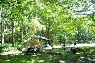 木漏れ日とせせらぎでリフレッシュ。「休暇村嬬恋鹿沢キャンプ場」がキャンプ初心者におすすめの3つの理由