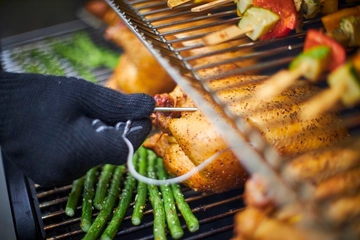 スマホで肉の焼き加減がわかる!バーベキューグリルのウェーバーから画期的なギアが登場