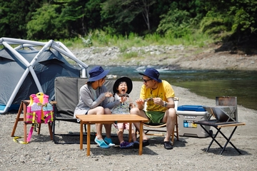 子どもがぐーん!と成長する「川遊びキャンプ」のすすめ。癒やしの川辺リビングで一生の思い出を!