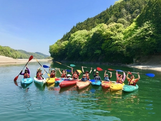 「オートキャンプ那珂川ステーション」で川遊びや自然を満喫!